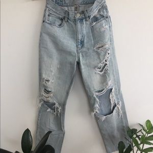 American Eagle High Rise Mom-Jean